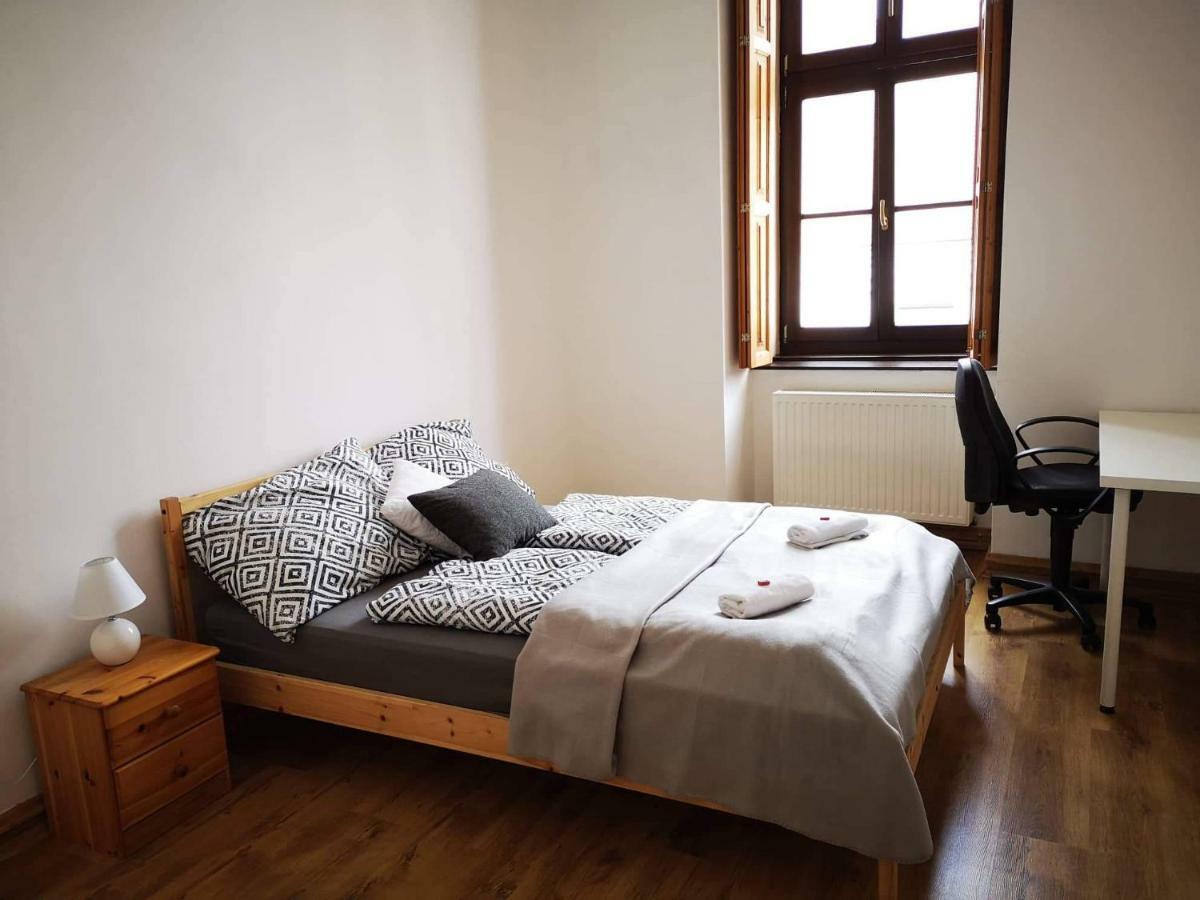 Pécs sétaló utcájában 6 személyes 3 szobás lakás Apartman Kültér fotó