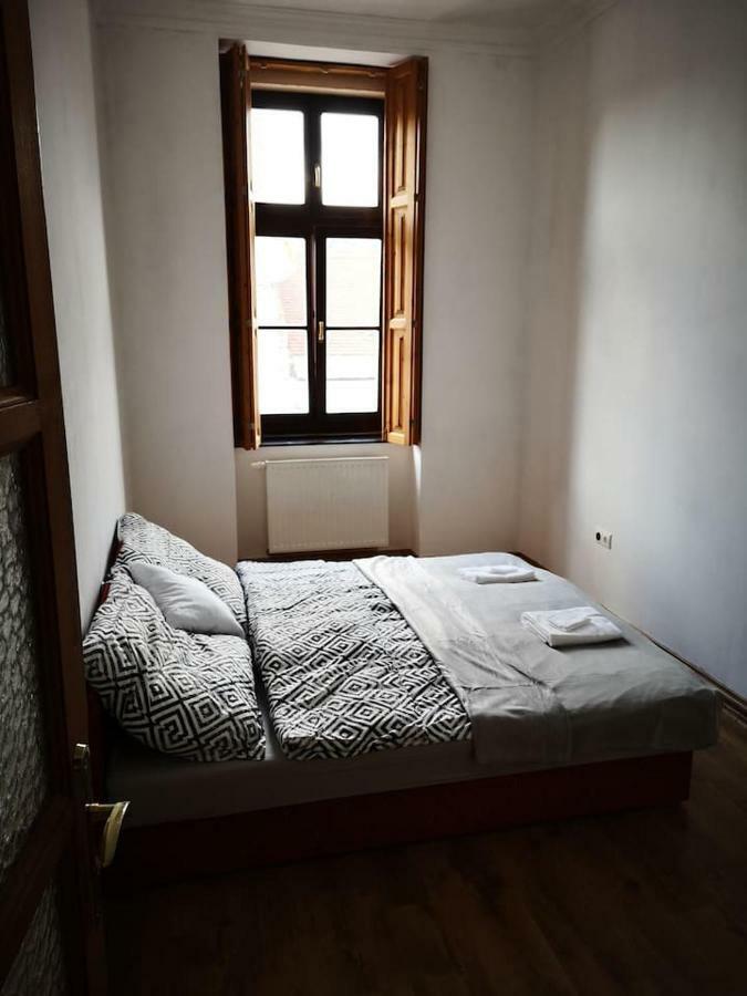 Pécs sétaló utcájában 6 személyes 3 szobás lakás Apartman Kültér fotó