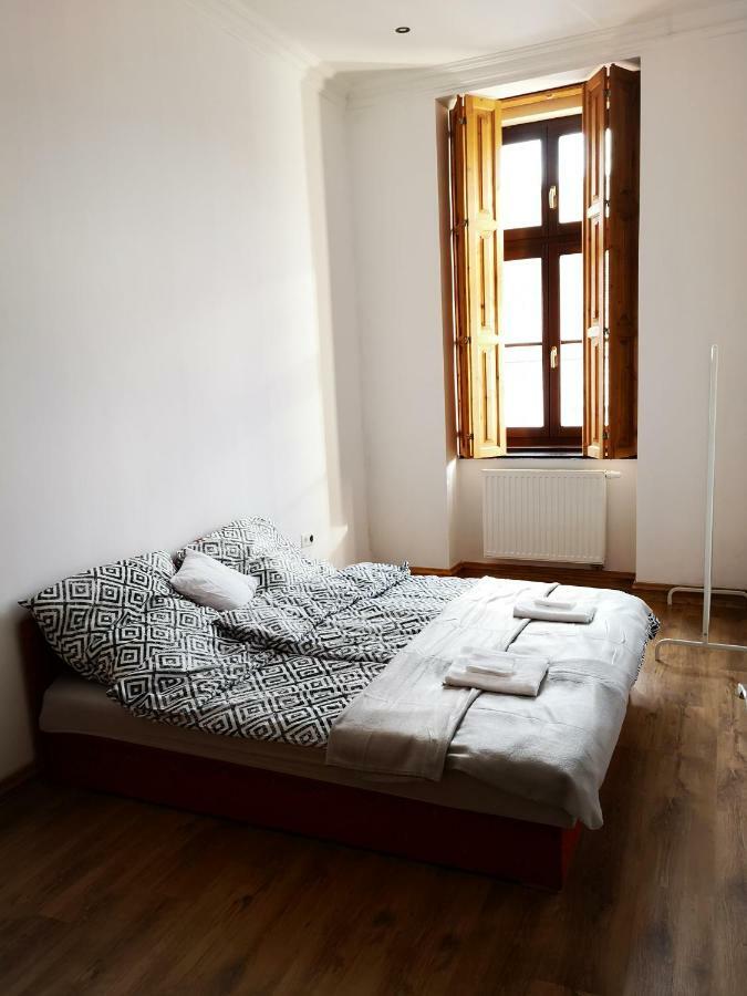 Pécs sétaló utcájában 6 személyes 3 szobás lakás Apartman Kültér fotó